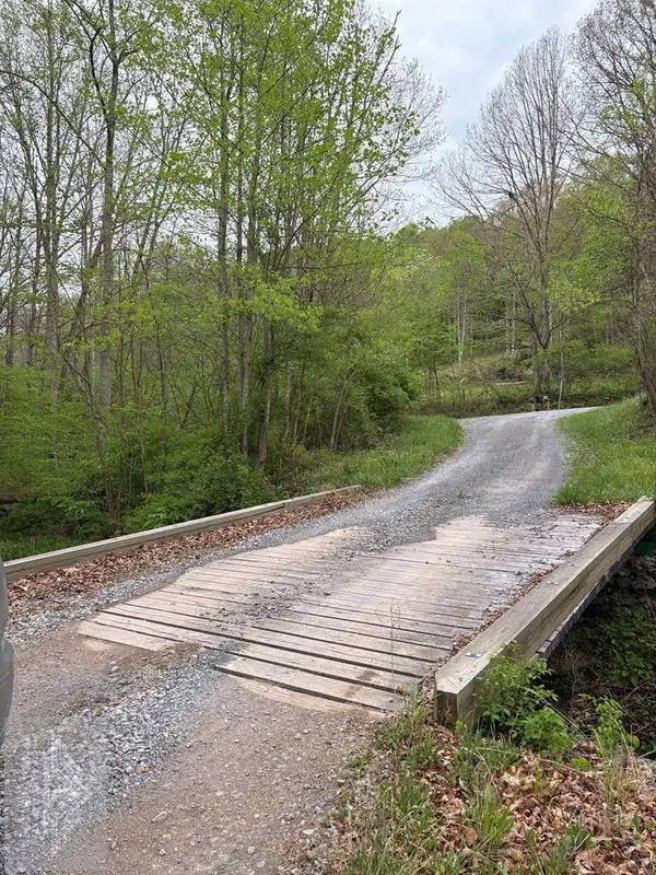 128 Triple C Rd, Princeton, WV 24739