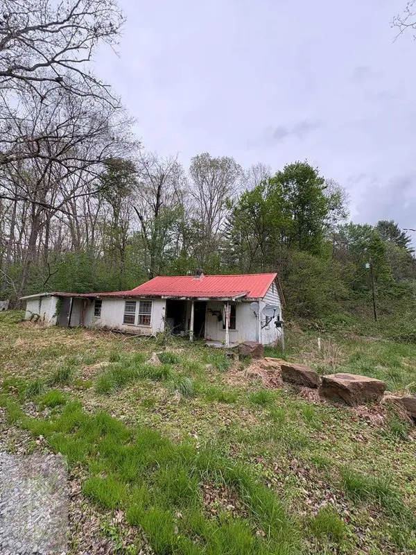 128 Triple C Rd, Princeton, WV 24739