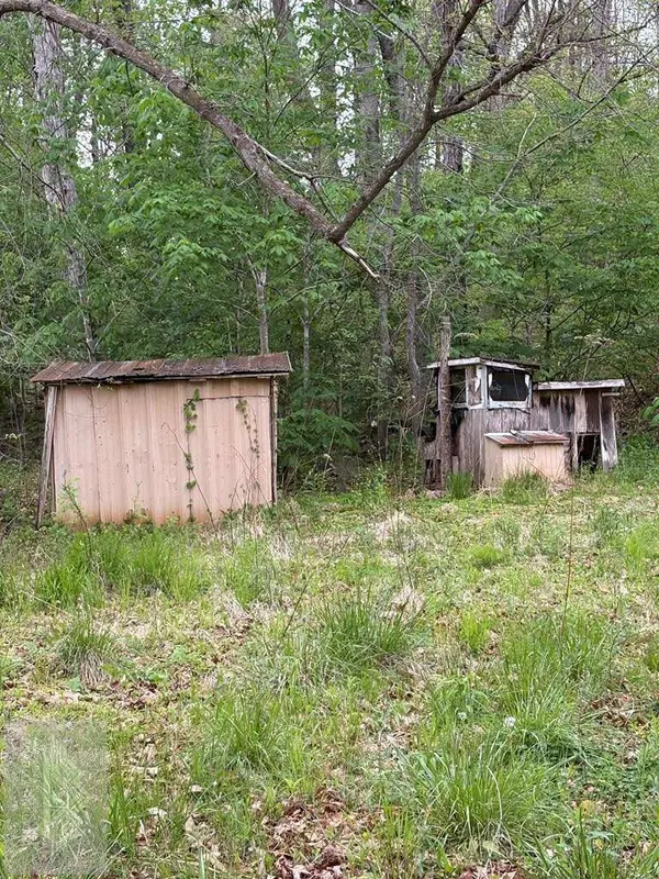 128 Triple C Rd, Princeton, WV 24739