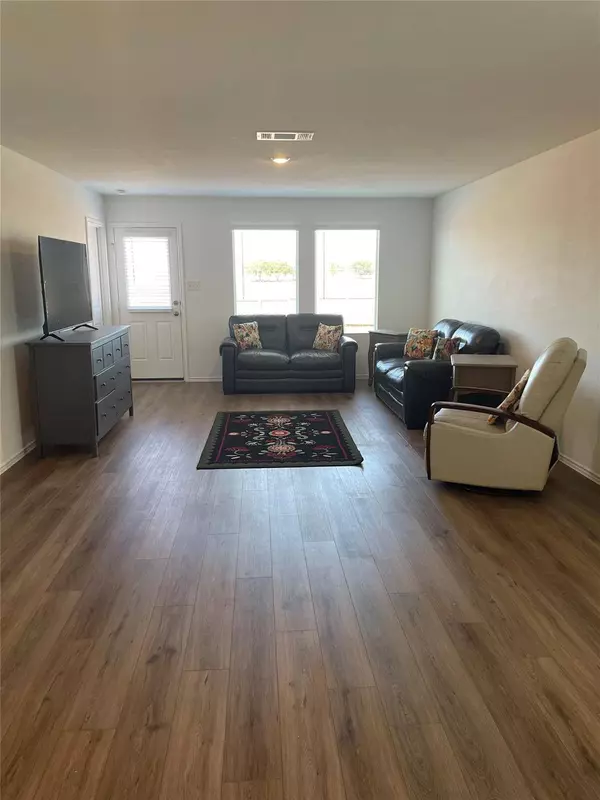 580 Rancho Del Cielo LOOP, Jarrell, TX 76537