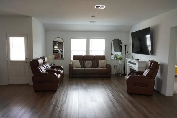 231 Milliner LOOP, Hutto, TX 78634