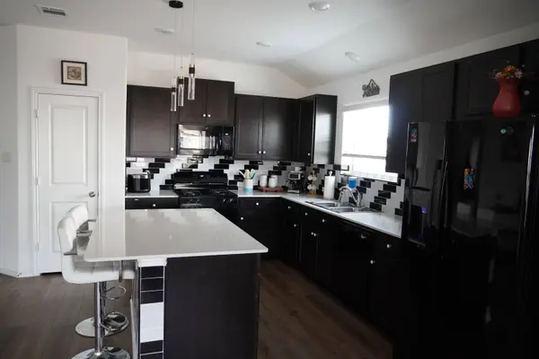 231 Milliner LOOP, Hutto, TX 78634