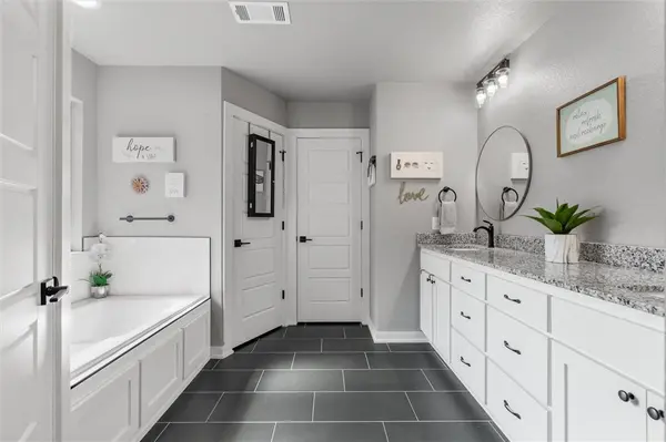 4 Kames Ln, Bella Vista, AR 72715