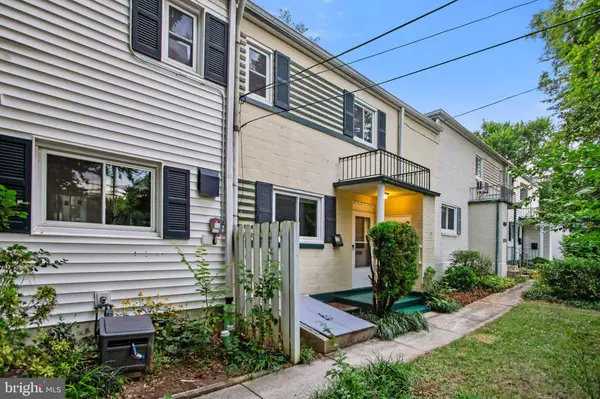 30 RIDGE RD #B, Greenbelt, MD 20770