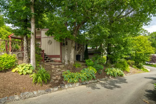 Newland, NC 28657-8478,335 Snowshoe Loop