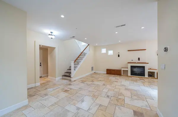 18050 Stonehaven, Salinas, CA 93908