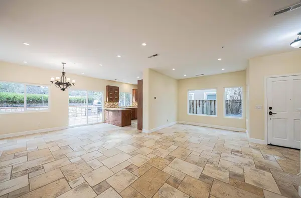 18050 Stonehaven, Salinas, CA 93908