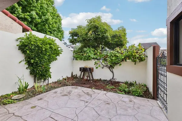 1712 Escalona DR, Santa Cruz, CA 95060