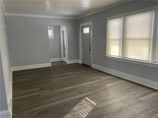 3377 Lownesdale RD, Cleveland Heights, OH 44112