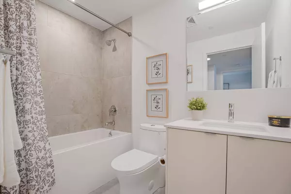 1604 Charles ST #316, Whitby, ON L1N 0P2