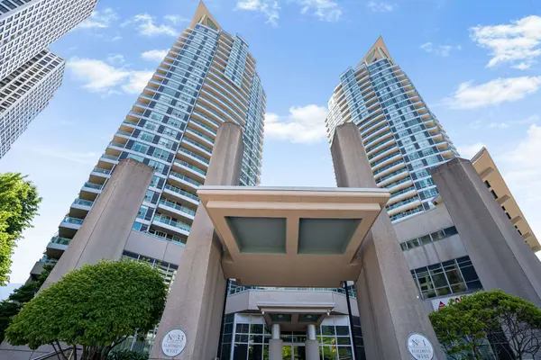 33 Elm DR W #305