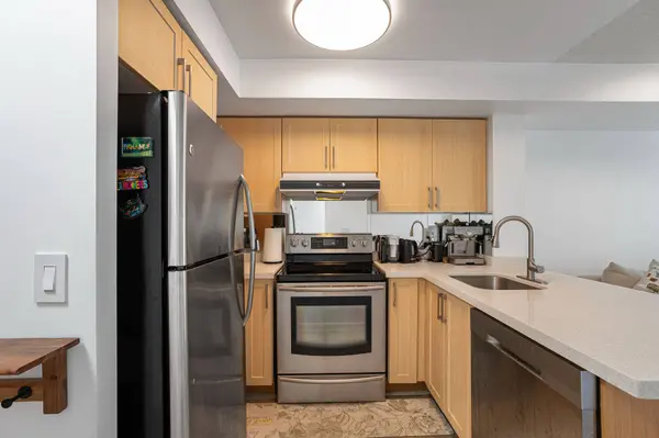 33 Elm DR W #305, Mississauga, ON L5B 4M2