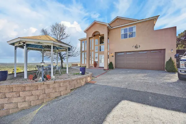 96 Sandia Mountain Ranch Dr, Tijeras, NM 87059-7366