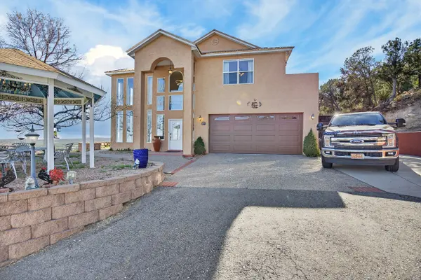 96 Sandia Mountain Ranch Dr, Tijeras, NM 87059-7366