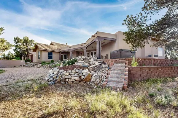 3 WILDCAT CT, Tijeras, NM 87059