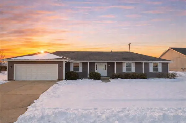 1933 Meadowlane ST, Kearney, MO 64060