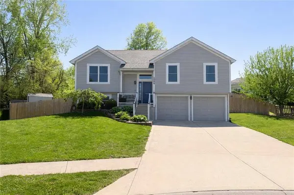 1004 Sloan CIR, Kearney, MO 64060