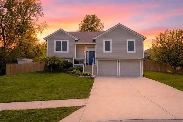 1004 Sloan CIR, Kearney, MO 64060