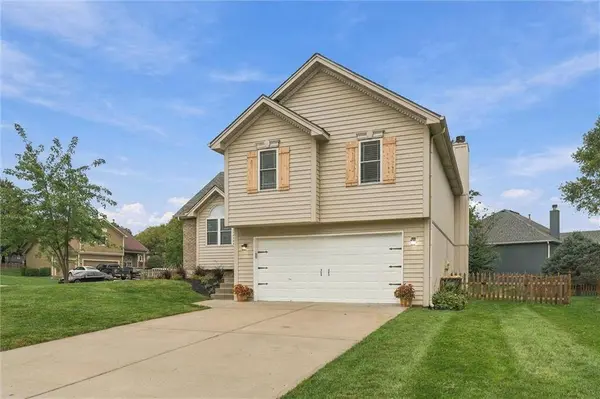 1104 Regency DR, Kearney, MO 64060