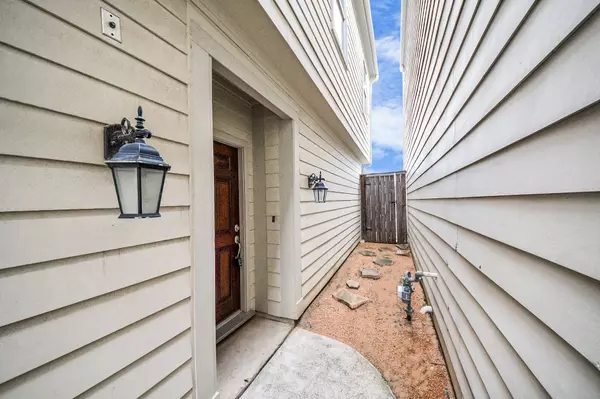 2941 Clinton Drive, Houston, TX 77020