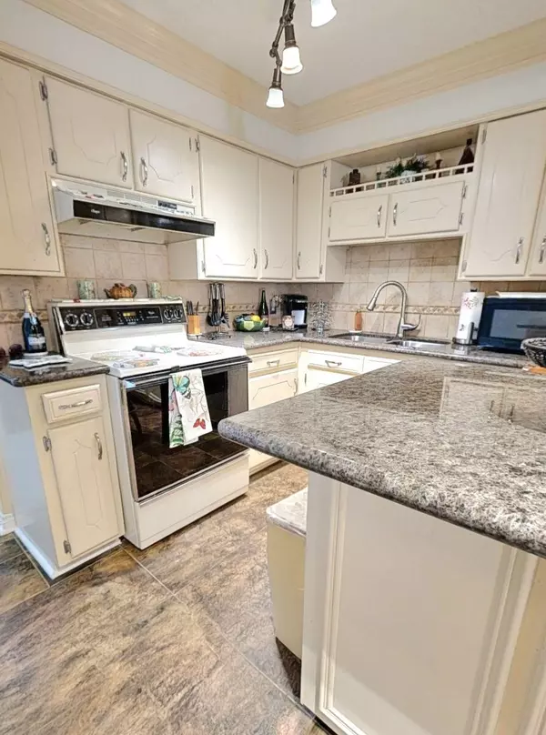 6101 Diamond CT, La Marque, TX 77591