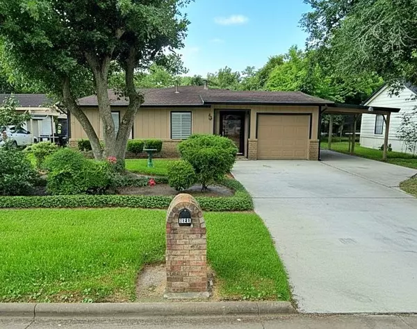 6101 Diamond CT, La Marque, TX 77591