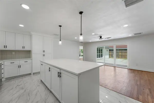 4525 Kingfisher DR, Houston, TX 77035