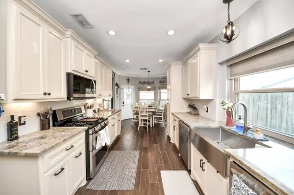 4502 Sienna Heights CT, Pasadena, TX 77505