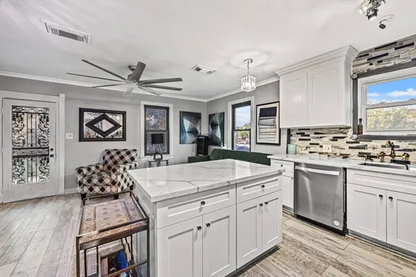 5411 Avenue R 1/2, Galveston, TX 77551