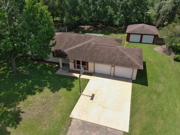 516 Dwyer ST, Angleton, TX 77515