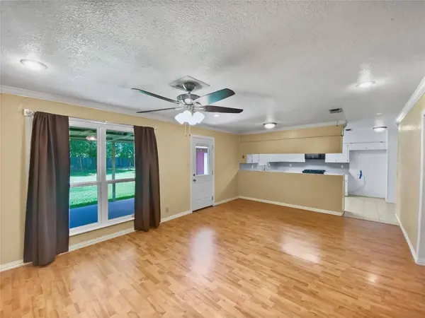 516 Dwyer ST, Angleton, TX 77515