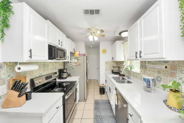 6903 La Violetta DR, Houston, TX 77083
