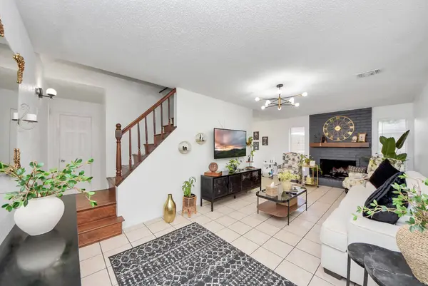 6903 La Violetta DR, Houston, TX 77083