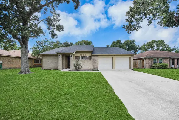 2118 Pilgrims Bend DR, Friendswood, TX 77546