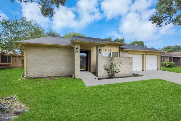2118 Pilgrims Bend DR, Friendswood, TX 77546