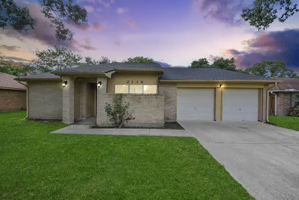 2118 Pilgrims Bend DR, Friendswood, TX 77546