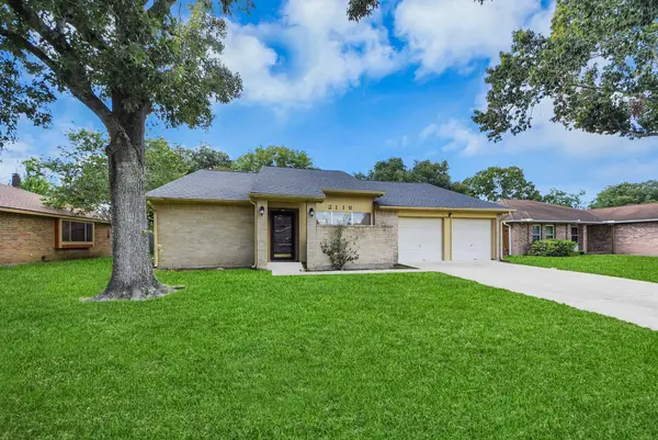 2118 Pilgrims Bend DR, Friendswood, TX 77546