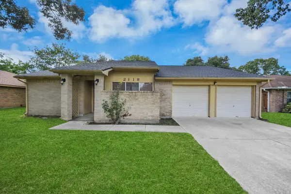 2118 Pilgrims Bend DR, Friendswood, TX 77546