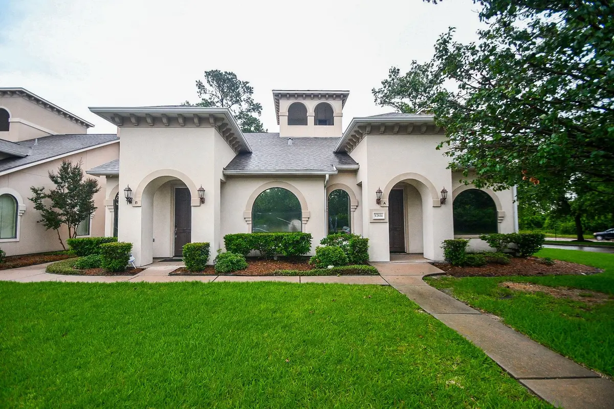 12814 Willow Centre Dr, Houston, TX 77066-3038