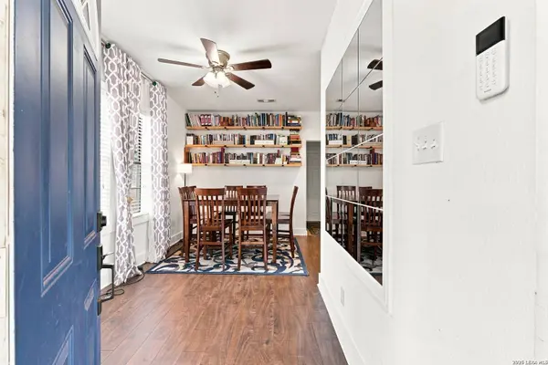 1604 J St, Floresville, TX 78114
