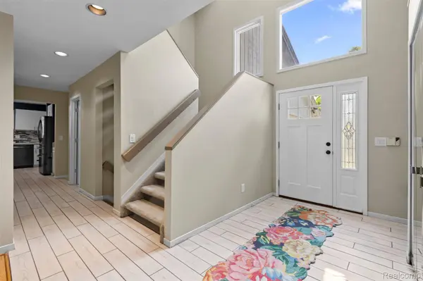 3195 Green Oaks DR, West Bloomfield Charter Township, MI 48324