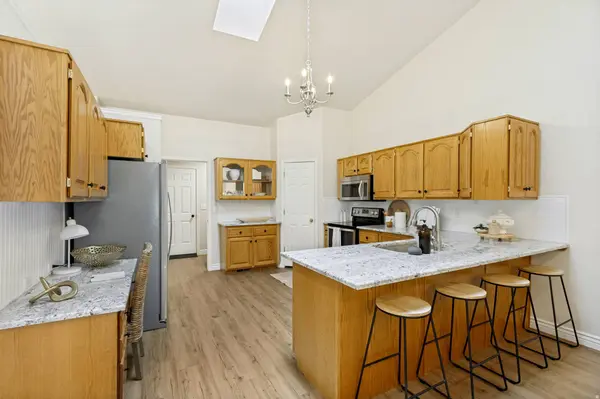 1077 E BROOK CIR, Kaysville, UT 84037