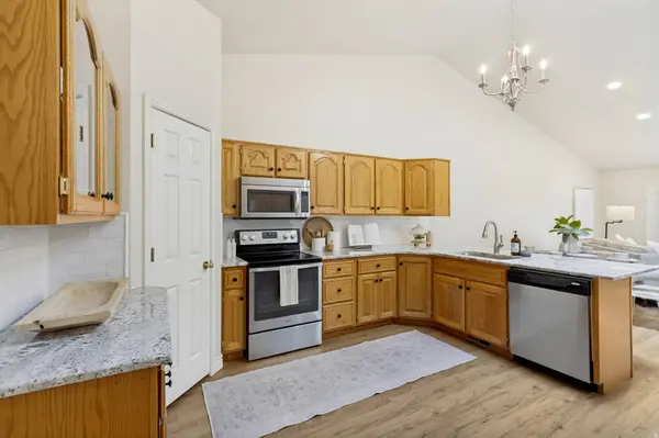 1077 E BROOK CIR, Kaysville, UT 84037
