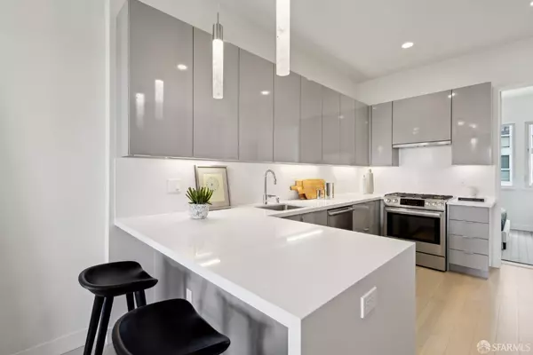 83 Kirkwood AVE, San Francisco, CA 94124