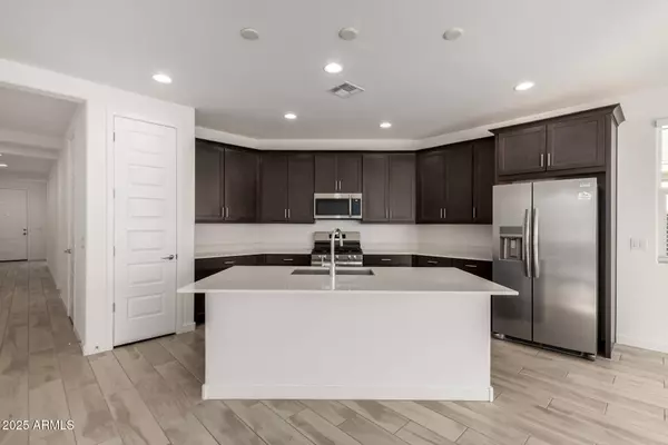 8141 E PALOMA Avenue, Mesa, AZ 85212