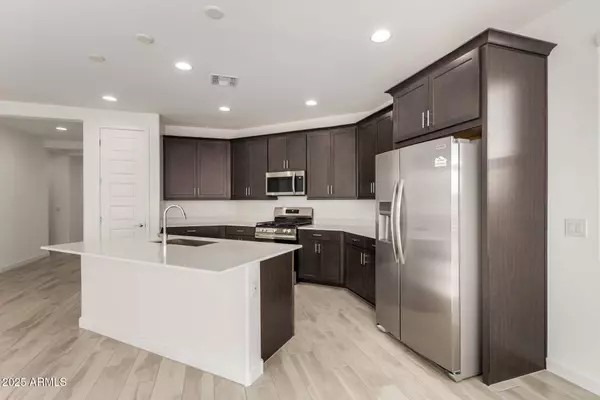 8141 E PALOMA Avenue, Mesa, AZ 85212