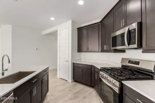 8141 E PALOMA Avenue, Mesa, AZ 85212