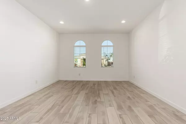 8141 E PALOMA Avenue, Mesa, AZ 85212