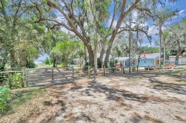13450 SE 105TH TER, Ocklawaha, FL 32179