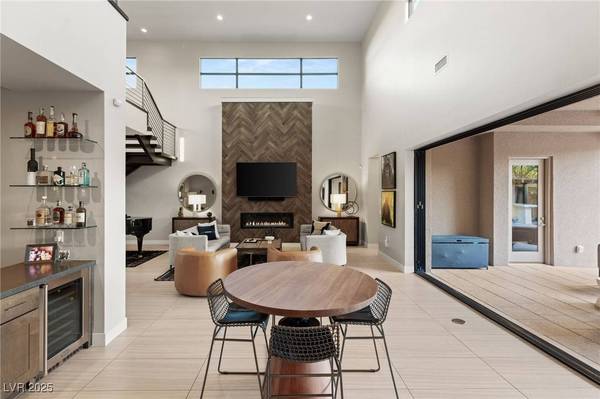 38 Moonfire DR, Las Vegas, NV 89135